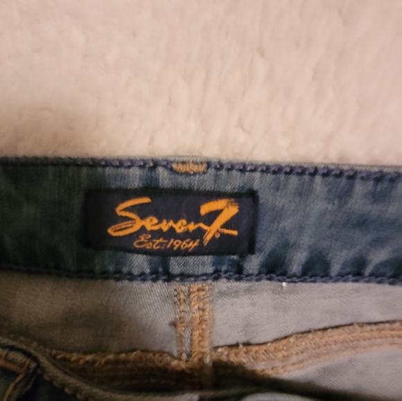 Seven7 Skinny Distressed Capri Jeans - Picture 4 of 9